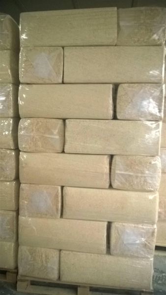 Pine wood shavings in bulk packaging