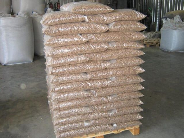 Low Ash Wood Pellets - Close-up