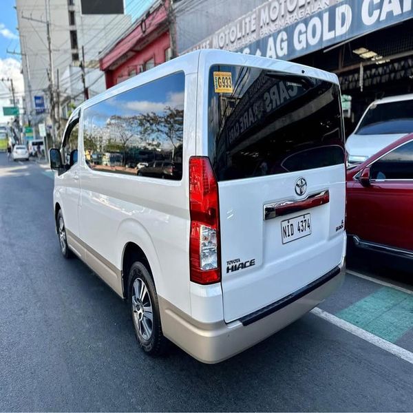 Toyota Hiace exterior view