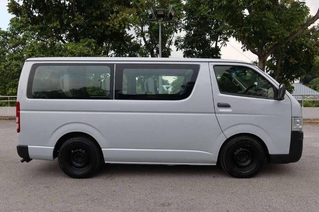 Toyota Hiace exterior view