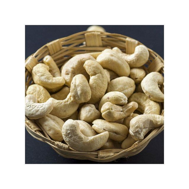 Fresh cashew nut with natural finish