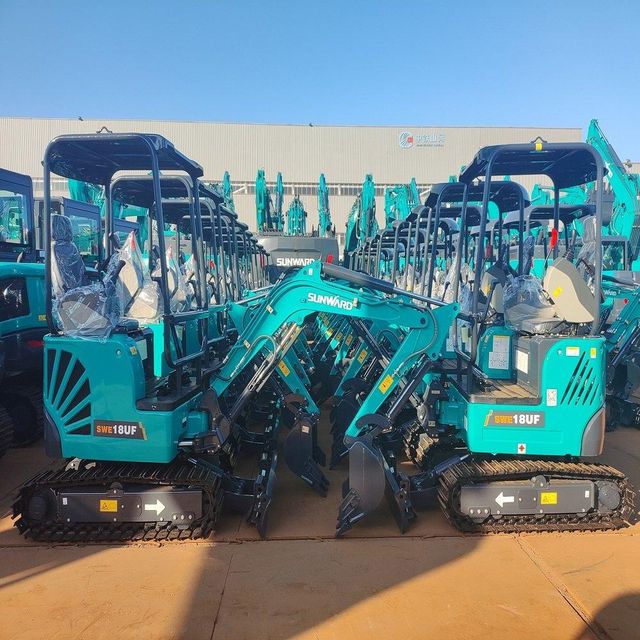 SUNWARD SWE60F-3 Narrow Area Digger - Engine and Control Panel