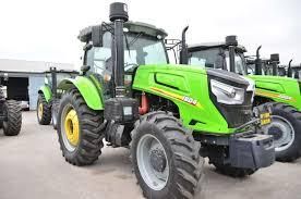LUYU 4WD Farm Tractor with Deep Customization