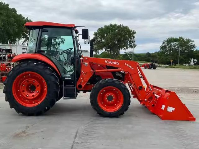 Kubota M7060 Tractor Image 1
