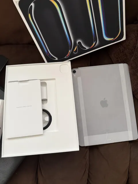 Apple iPad Pro M4 side profile
