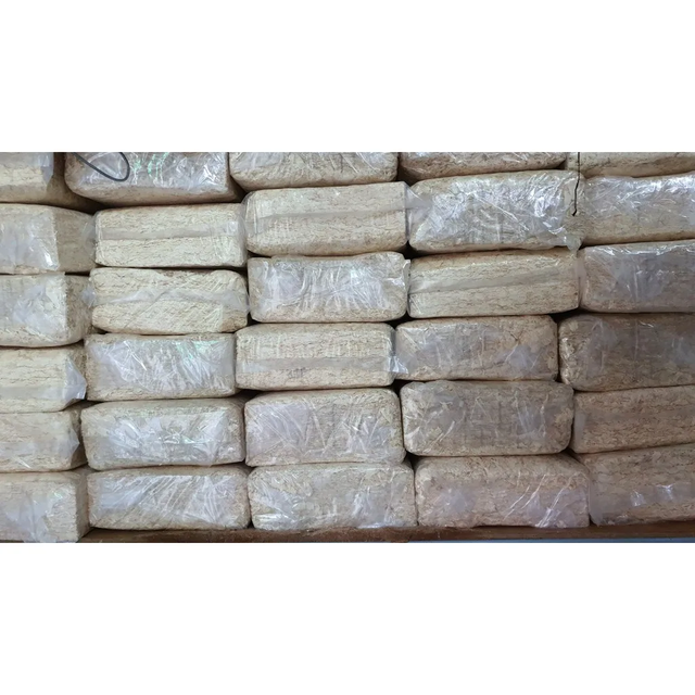 Pine wood sawdust chips