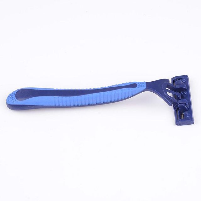MAX 3 Razor - Shaving in Use