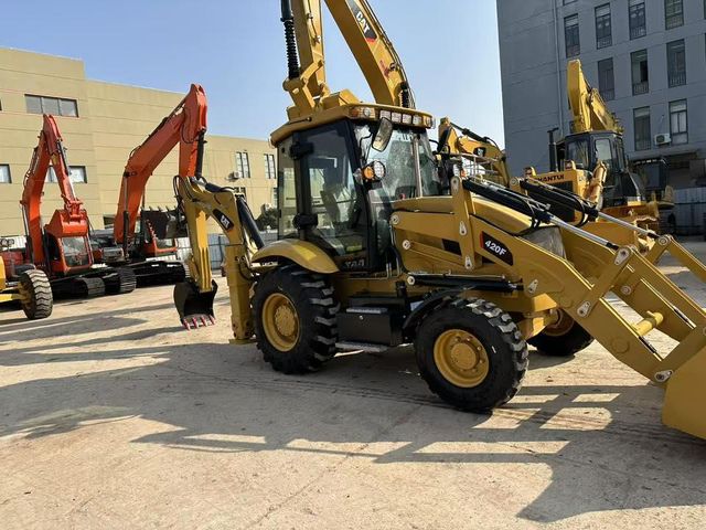 CAT 420F Hydraulic Hammer Operation