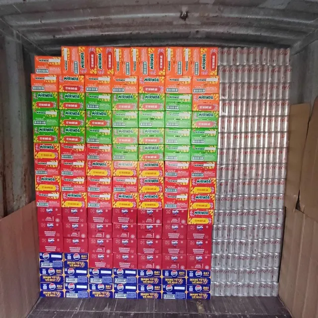Mirinda Soft Drink Carbonated Drink 320ml - Product close-up
