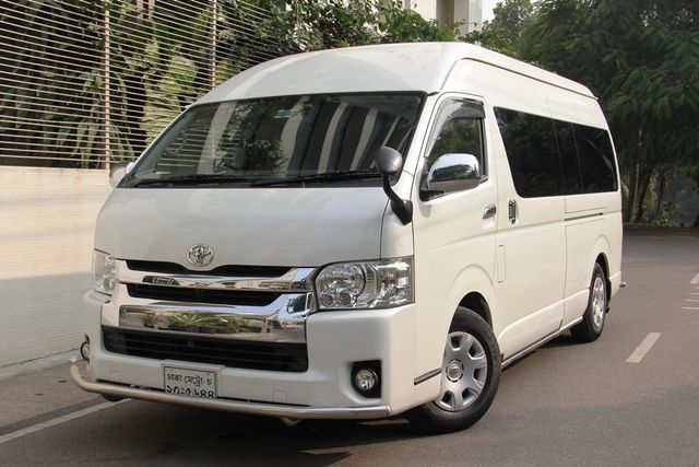 Toyota Hiace Exterior View