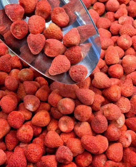 Natural Vietnam Dried Strawberry Chunk