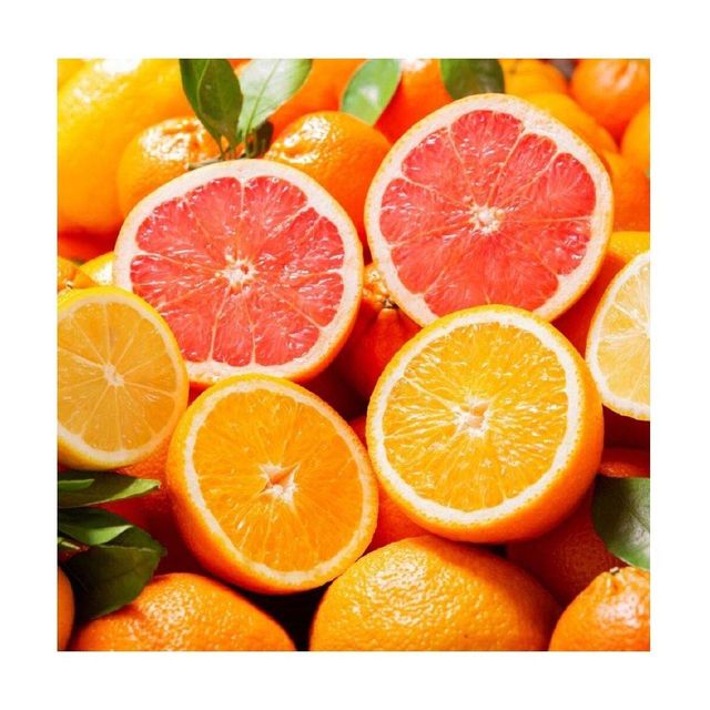 Valencia Orange - Fresh bunch in natural setting