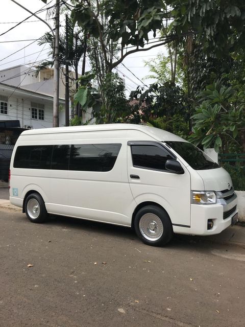 Toyota Hiace Exterior View