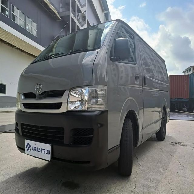 Front view with R16 wheels
