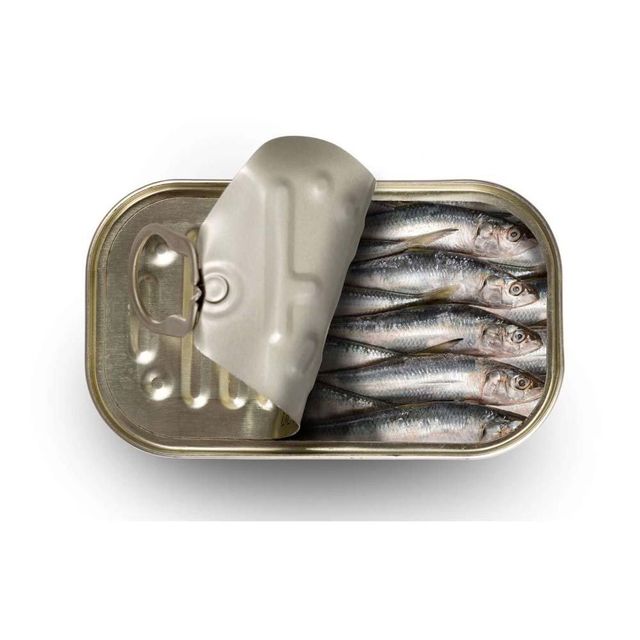 Canned sardine with olive oil and herbs