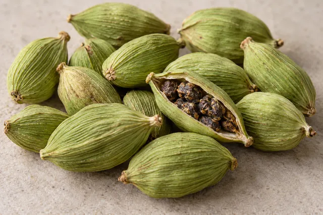 Green Cardamom pods packed product 2