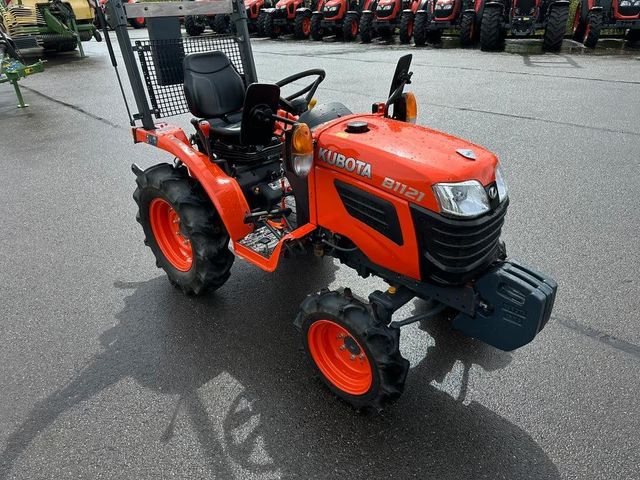 Kubota B1121 Tractor Image 3