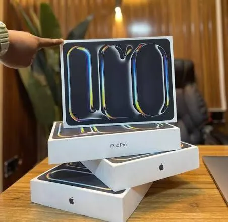 Apple iPad Pro M4 close-up display