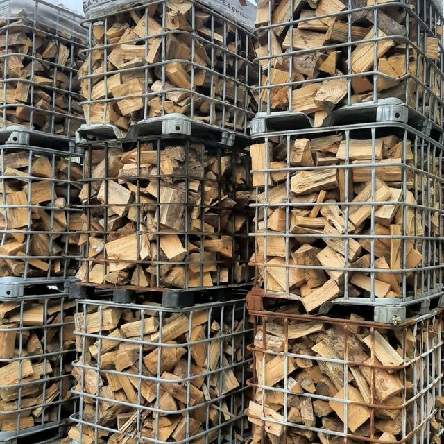 Kiln-dried hardwood firewood in bulk bag