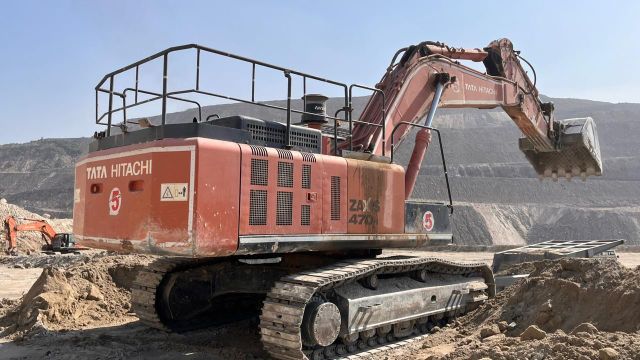 Hitachi ZX470-H Excavator - Side View