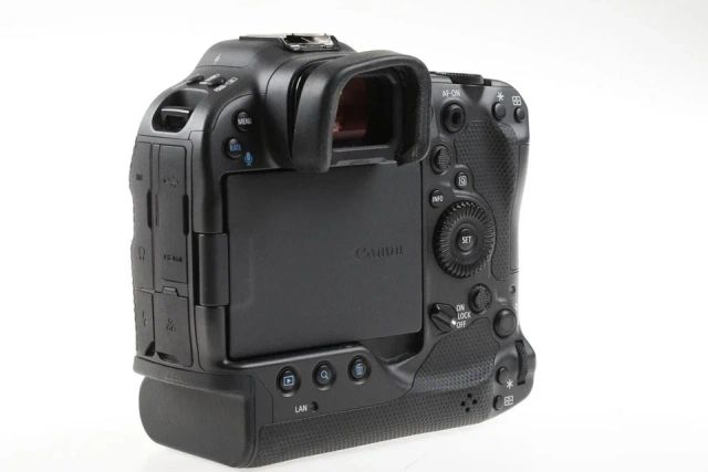 Canon EOS R3 - Rear View