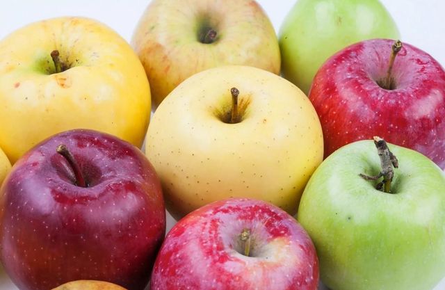 Fresh Apple Image 1