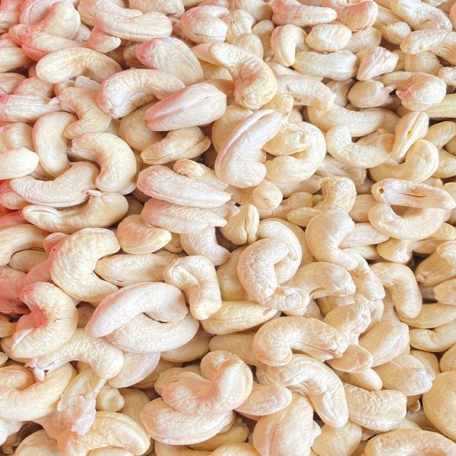 White Whole Cashew WW180