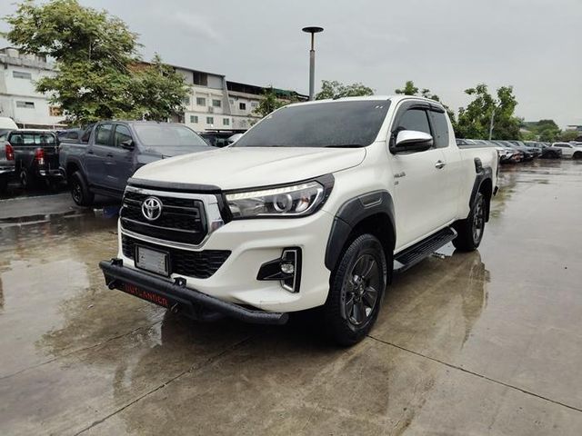 TOYOTA HILUX 2014-2025 SR5 Full Option 4X4 Cabin and Seats