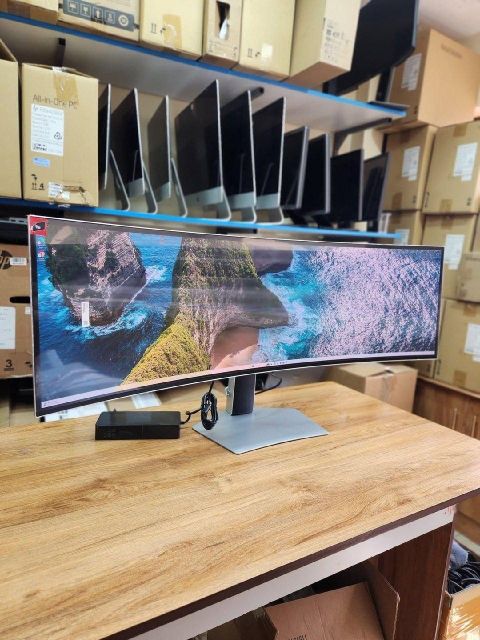 Odyssey Ark Smart Gaming Monitor - Front View
