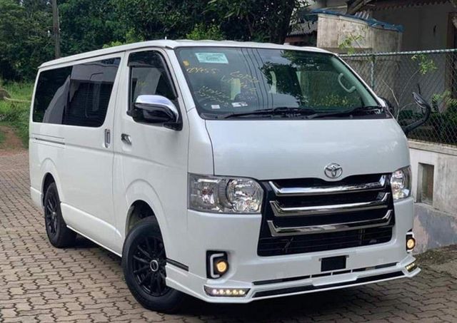 Toyota Hiace side view