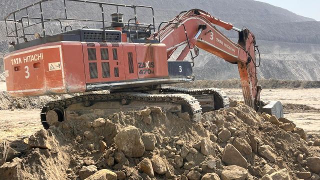 Hitachi ZX470-H Excavator - Front View