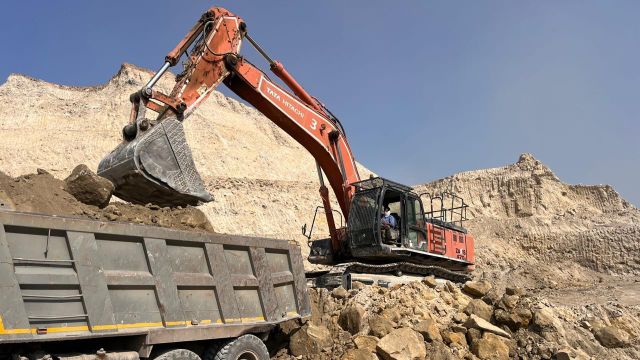 Hitachi ZX470-H Excavator - Operator Cab View