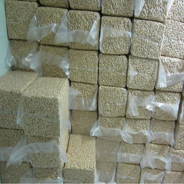Assorted sizes of skinless blanched cashew kernels