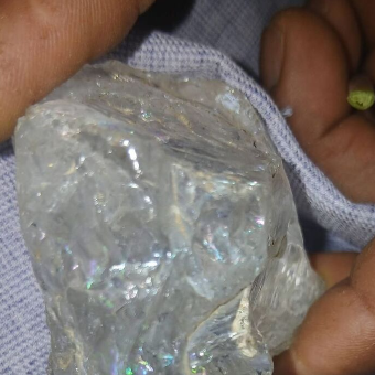 White Rough Diamond 1-5 Carat HPHT Lab Grown