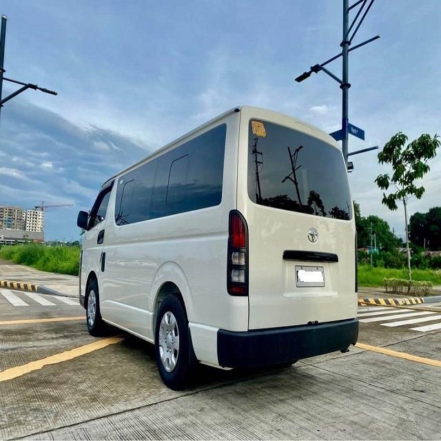 Toyota Hiace - Front View