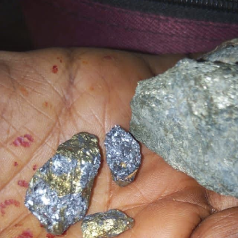 White Rough Diamond 1-5 Carat HPHT Lab Grown