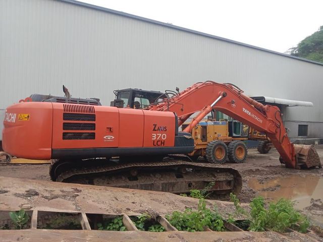 TATA Hitachi ZX370 Excavator - Working View