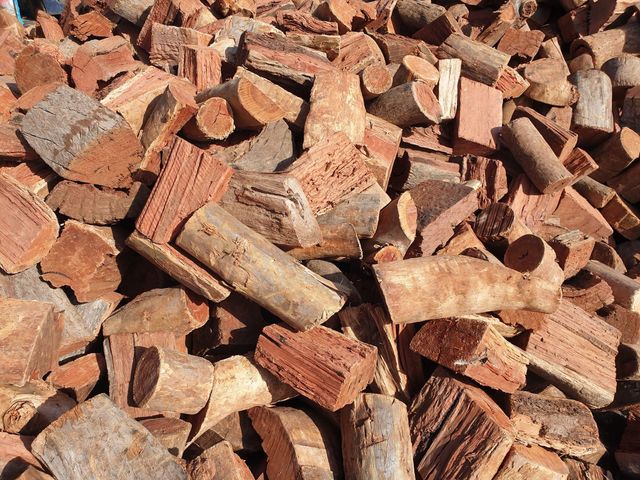Hardwood Firewood Logs 2