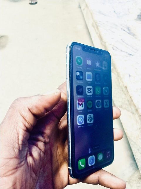 Apple Phone X Side Profile