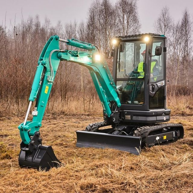 Sunward SWE90E Excavator Interior View