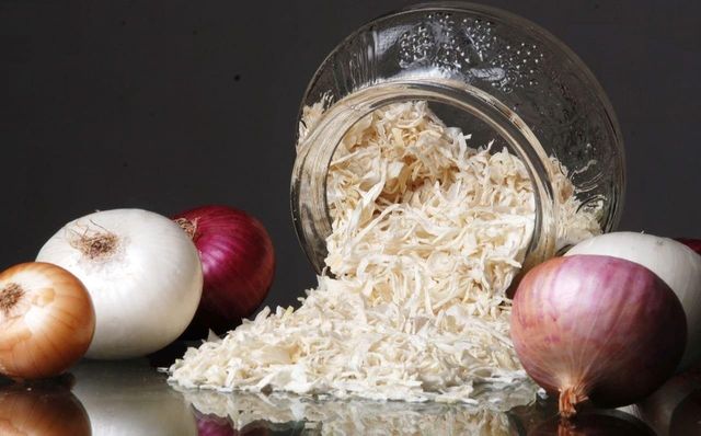 White Onion Flakes in Packaging